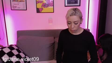 Snapshot of violettgrey_ chatting on October 12, 12:58 am Violet online show from October 12, 12:58 am