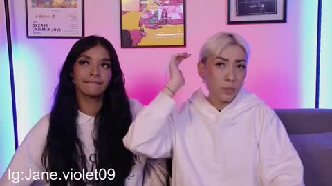 Snapshot of violettgrey_ chatting on October 9, 11:54 pm Violet online show from October 9, 11:54 pm