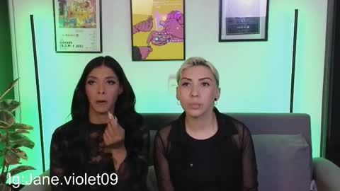 Snapshot of violettgrey_ chatting on October 22, 2:15 am Violet online show from October 22, 2:15 am