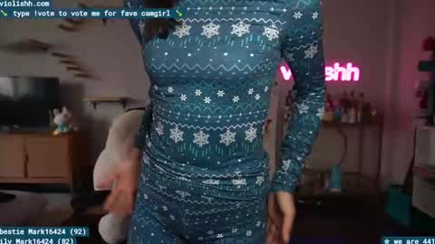 follow me on twitter violishh and ig violishh  online show from January 19, 6:43 pm