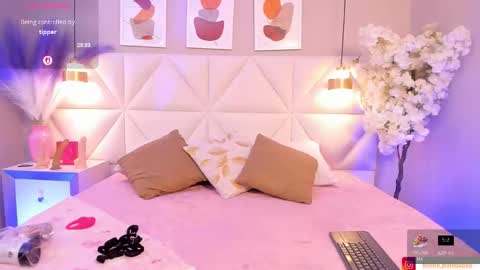 VIOLLET online show from October 22, 3:31 am