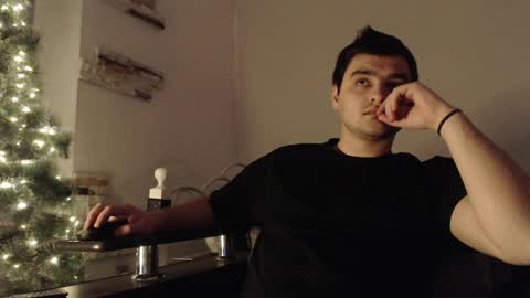 Snapshot of virgil____ chatting on December 18, 4:17 pm virgil____ online show from December 18, 4:17 pm