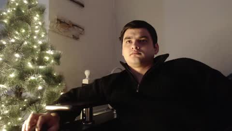 Snapshot of virgil____ chatting on December 19, 11:39 am virgil____ online show from December 19, 11:39 am