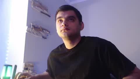 Snapshot of virgil____ chatting on December 1, 10:23 pm virgil____ online show from December 1, 10:23 pm