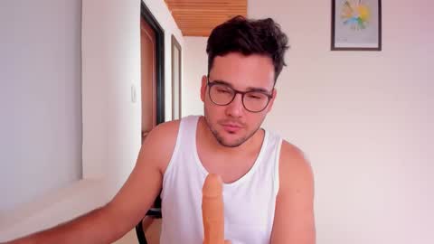 Vito Ferrer online show from October 17, 3:49 pm