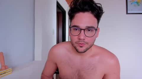 Vito Ferrer online show from October 18, 4:55 pm