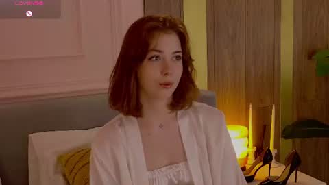 vivi_west online show from June 14, 5:15 pm