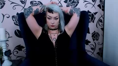 ViviaDarc online show from December 6, 3:39 pm