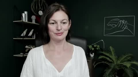 Vivian online show from July 28, 1:10 pm