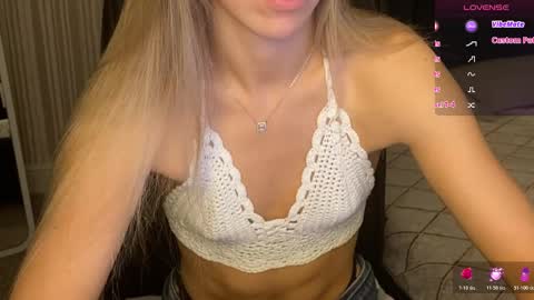 Vivian Evans online show from October 27, 1:05 am