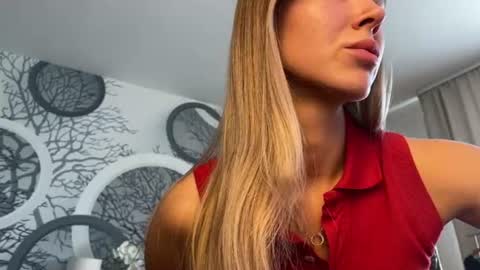 Vivian Evans online show from June 18, 1:33 am
