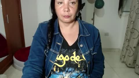Snapshot of vivian_milf_paint chatting on September 10, 3:07 am vivian_milf_paint online show from September 10, 3:07 am