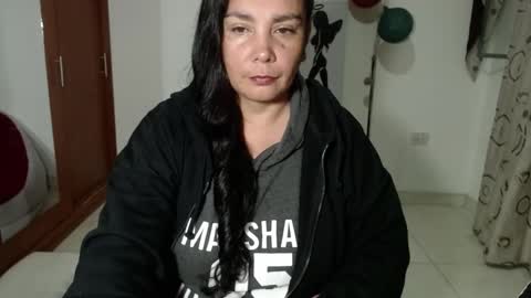 Snapshot of vivian_milf_paint chatting on October 1, 4:00 am vivian_milf_paint online show from October 1, 4:00 am
