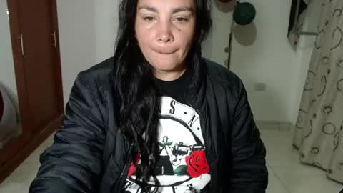 Snapshot of vivian_milf_paint chatting on October 9, 3:56 am vivian_milf_paint online show from October 9, 3:56 am