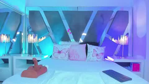 Vivian Monroe online show from February 26, 11:46 am