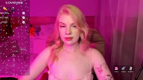 Aurora online show from December 5, 11:55 am