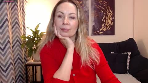 Vivian online show from November 10, 7:05 pm