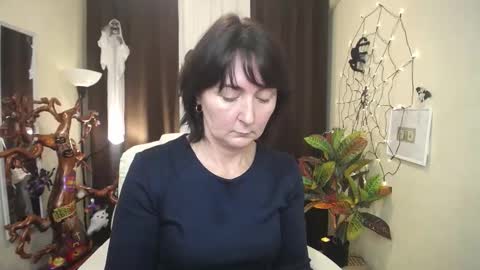 vivianguchih online show from October 12, 8:07 am