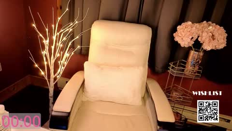 VivianLuxe online show from November 28, 5:04 am