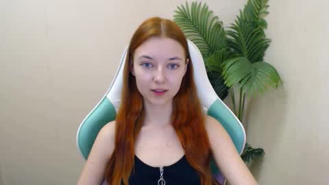 Snapshot of vivien_leight chatting on February 17, 4:06 pm Vivien online show from February 17, 4:06 pm
