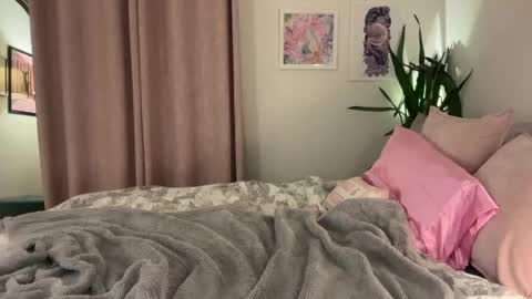 Lillian Rose online show from March 21, 3:23 am