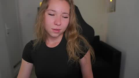 VivienVance online show from June 9, 1:44 pm