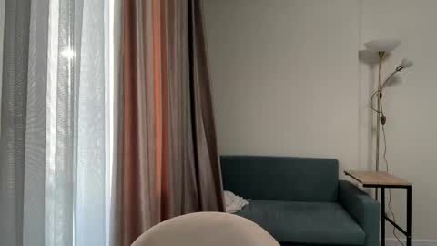 Miss Mia online show from April 13, 3:27 pm