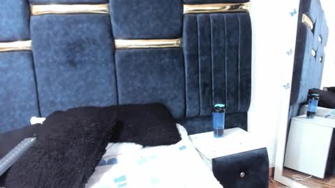 LunaCooper online show from January 8, 5:05 am