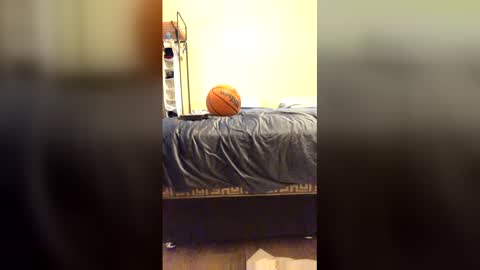 vvmm8783 online show from March 11, 12:13 am