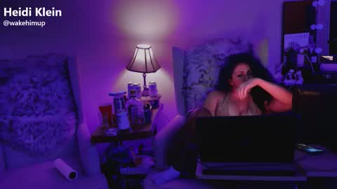 wakehimup online show from November 18, 4:37 am