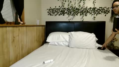 wanderlustgaal online show from December 17, 11:39 am