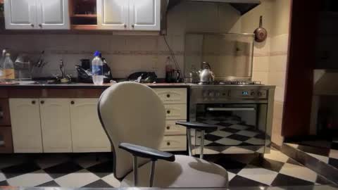 wearetwo online show from November 7, 5:43 am