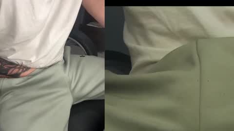 Snapshot of watchmepop4u chatting on October 1, 2:43 am IShootloads1 online show from October 1, 2:43 am