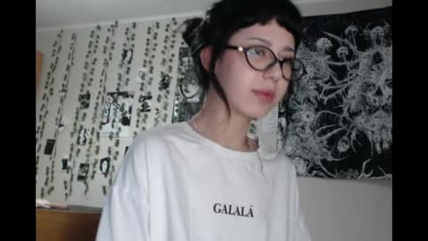 Mina online show from May 1, 10:26 pm