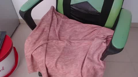 Trixie 3 online show from April 15, 7:58 pm