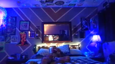 we_r_freaks online show from February 4, 9:57 am