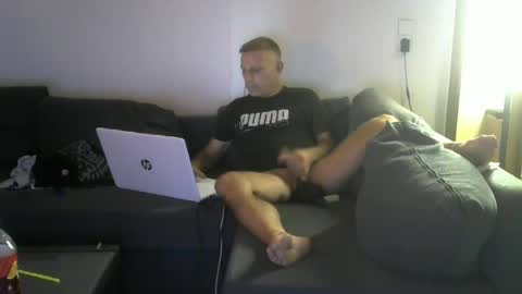 weberbenny online show from August 1, 2:02 am