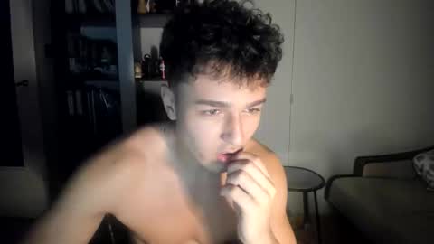 wee_willy_winky online show from June 10, 11:25 pm