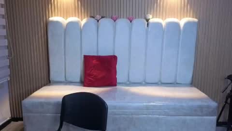 wendy_1_ online show from June 8, 9:59 pm