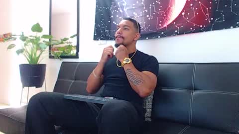 Wesley Rogger online show from December 19, 6:14 pm