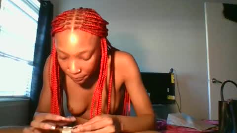 Snapshot of wetkyliecreams chatting on February 25, 11:04 pm Kylie online show from February 25, 11:04 pm