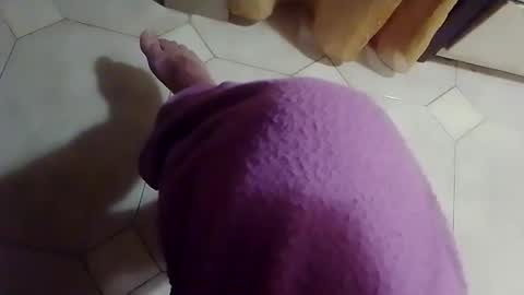 whatcdog12118 online show from May 1, 10:15 pm