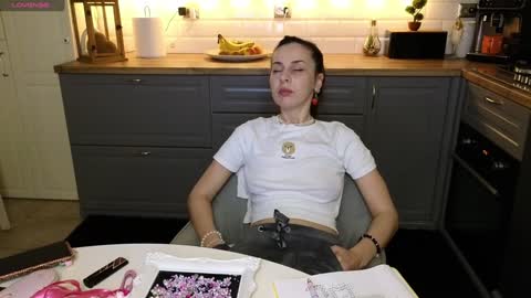 Snapshot of whats_her_name chatting on January 13, 5:12 pm Victoria Maria online show from January 13, 5:12 pm