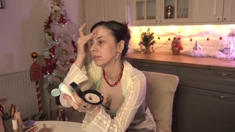 Snapshot of whats_her_name chatting on December 25, 2:56 pm Victoria Maria online show from December 25, 2:56 pm