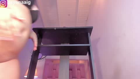 Sara  online show from September 23, 9:10 pm