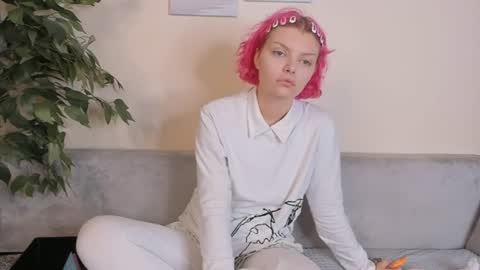 Lola online show from July 10, 1:38 pm