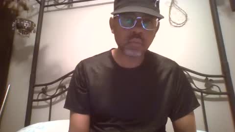 whisperw online show from August 3, 10:10 am