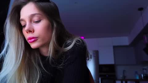 Kate  online show from October 26, 7:53 am