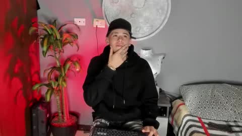 Snapshot of whiteman_0 chatting on October 14, 2:47 am whiteman_0 online show from October 14, 2:47 am