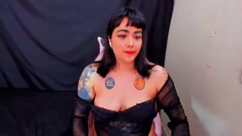 Snapshot of whitepearl93 chatting on February 1, 2:24 pm Paula online show from February 1, 2:24 pm